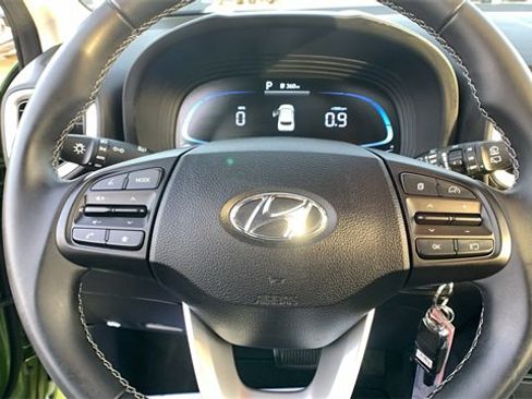 Used 2023 Hyundai Venue SEL image 17