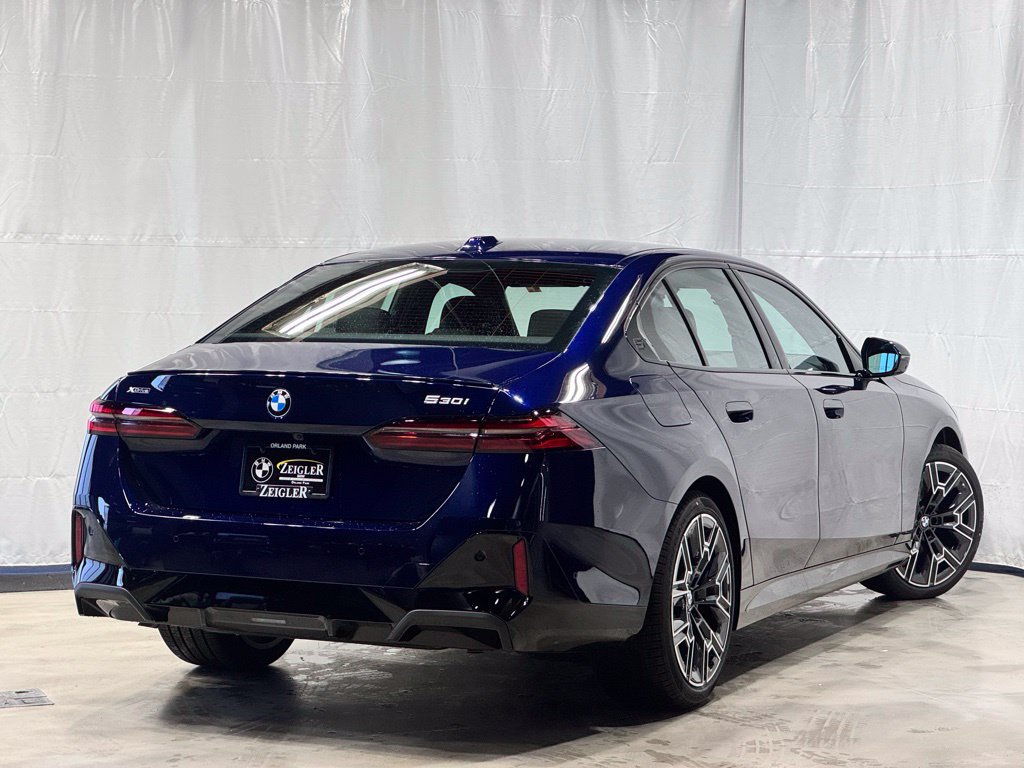 Used 2026 BMW 530i xDrive w/ M Sport Package AWD/4WD image 6