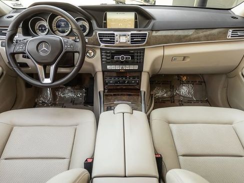 Used 2014 Mercedes-Benz E 250 BlueTEC Sedan image 7