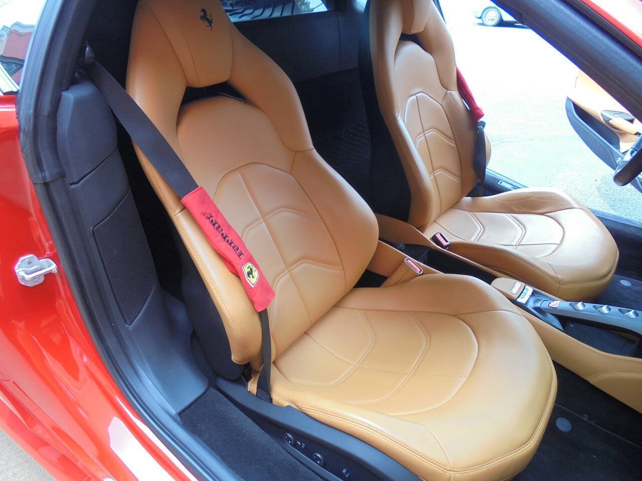 Used 2017 Ferrari 488 GTB RWD image 12