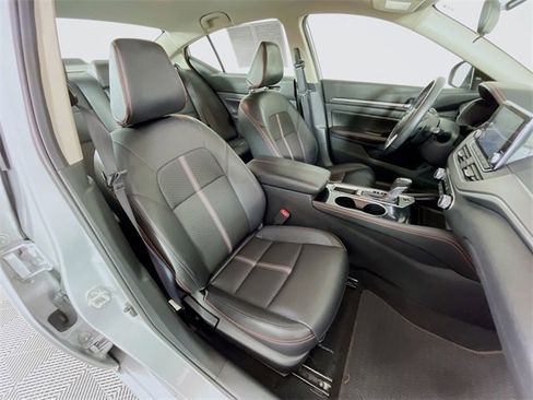 Used 2024 Nissan Altima 2.5 SR image 27