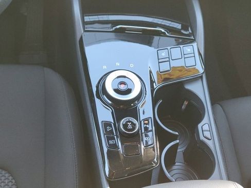 Certified 2025 Kia Sportage LX image 12