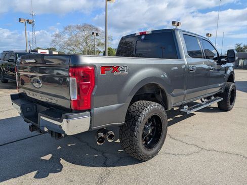 Used 2019 Ford F250 Lariat w/ Chrome Package image 4