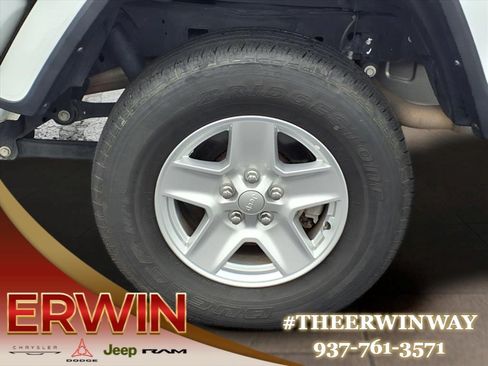 Used 2023 Jeep Gladiator Sport AWD/4WD image 9