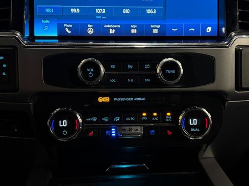 Used 2022 Ford F450 Lariat w/ Lariat Value Package AWD/4WD image 8