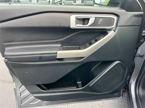 Used 2022 Ford Explorer XLT w/ Equipment Group 202A image 29