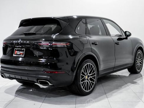 Used 2023 Porsche Cayenne image 4