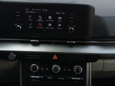 Used 2024 Kia Carnival LX FWD image 8