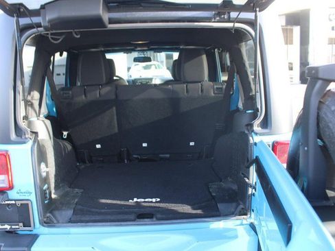 Used 2017 Jeep Wrangler Unlimited Sahara w/ Connectivity Group image 7