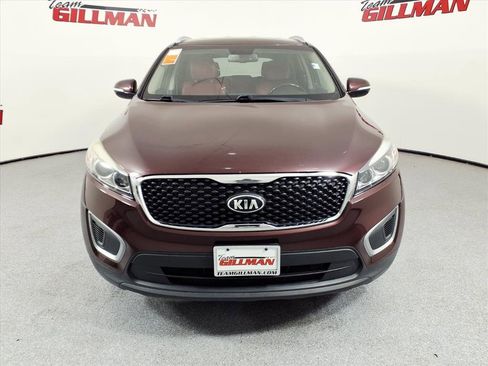 Used 2017 Kia Sorento LX w/ LX Convenience Package image 3
