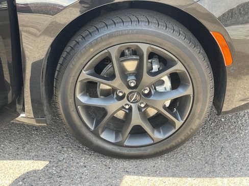 Used 2021 Chrysler Pacifica Touring-L w/ Premium & Safety Sphere Group FWD image 8