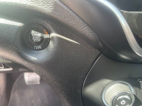 Used 2019 Jeep Cherokee Limited AWD/4WD image 11