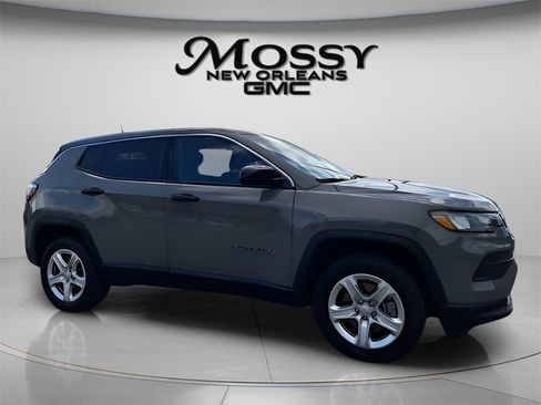 Used 2023 Jeep Compass Sport image 3