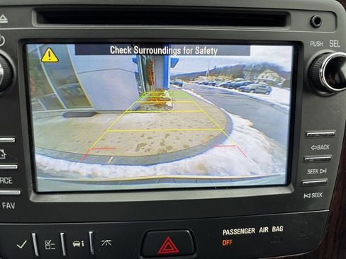 Used 2017 Chevrolet Traverse LT w/ Style and Technology Package image 31