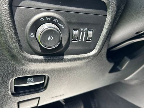 Used 2022 Jeep Grand Cherokee L Limited image 17