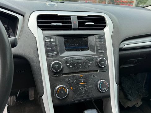 Used 2016 Ford Fusion SE FWD image 19