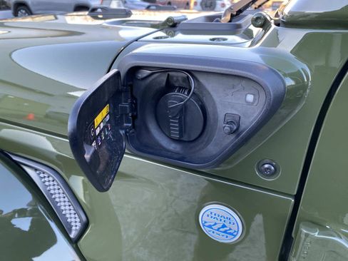 Used 2024 Jeep Wrangler Sahara w/ Technology Group image 11