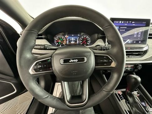 Used 2023 Jeep Compass Latitude w/ Convenience Group AWD/4WD image 14