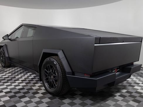 Used 2024 Tesla Cybertruck AWD Crew Cab image 4