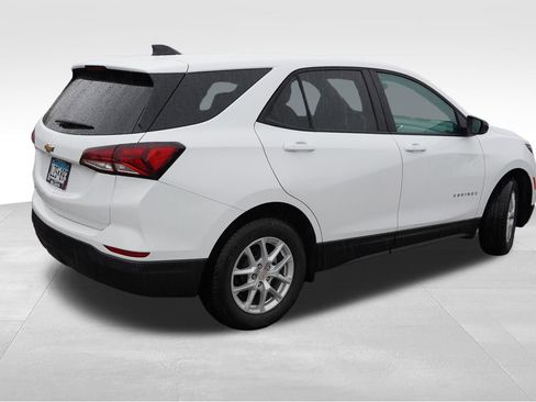 Certified 2024 Chevrolet Equinox LS w/ LS Convenience Package FWD image 3