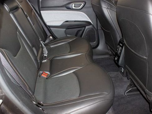 Used 2022 Jeep Compass Latitude image 12