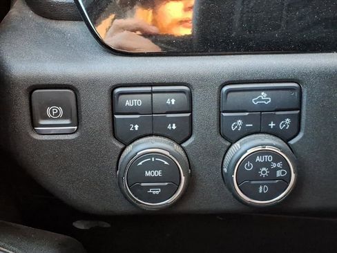 Used 2024 Chevrolet Silverado 3500 LT w/ Convenience Package image 11