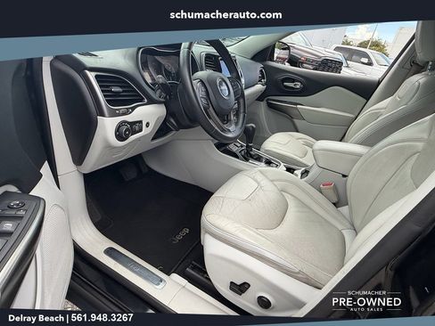Used 2019 Jeep Cherokee Limited FWD image 11