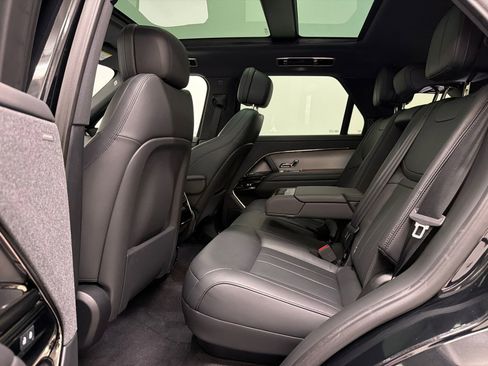 Used 2025 Land Rover Range Rover Sport SE image 19