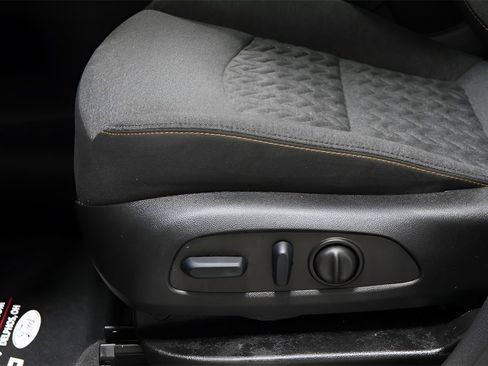 Used 2024 Chevrolet Equinox LT image 19