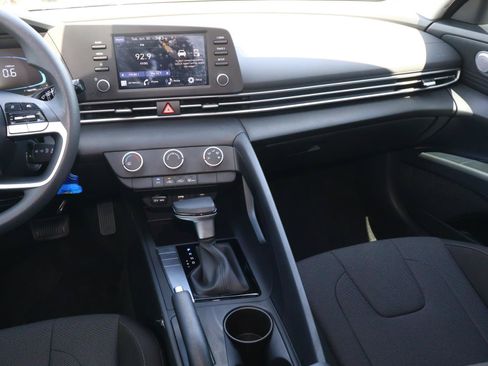 Used 2026 Hyundai Elantra SE FWD image 11