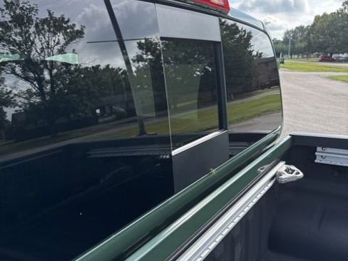 Used 2024 Nissan Frontier SL image 11