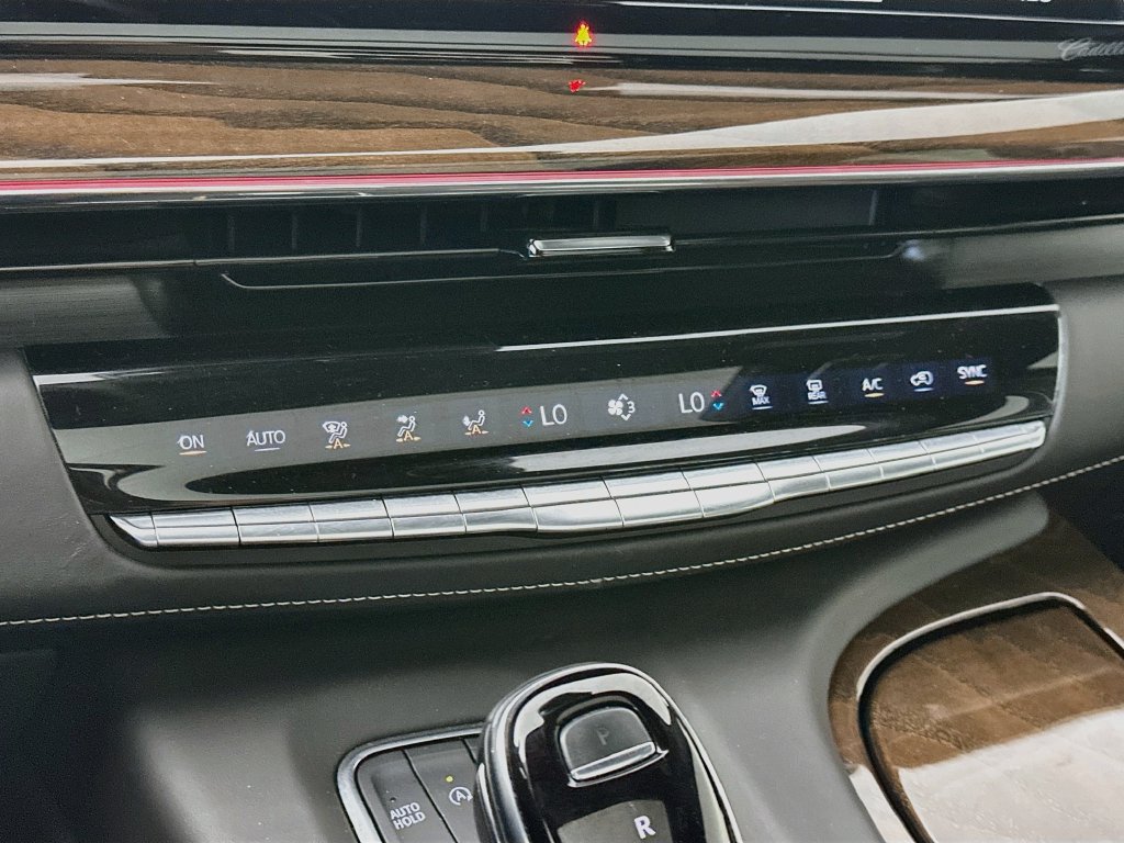 Used 2023 Cadillac Escalade Premium Luxury Platinum AWD/4WD image 18