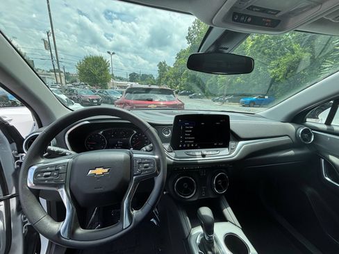 Used 2025 Chevrolet Blazer LT FWD image 30