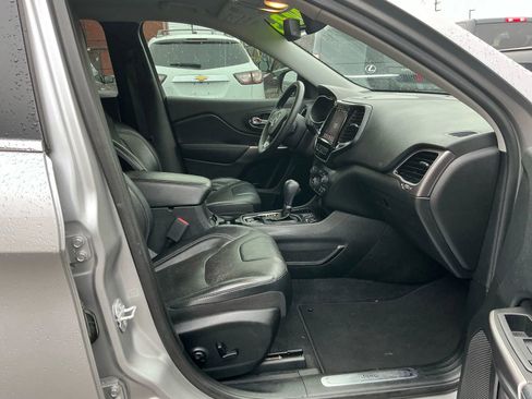 Used 2019 Jeep Cherokee Limited image 14