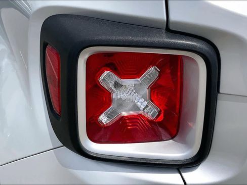 Used 2017 Jeep Renegade Limited image 28