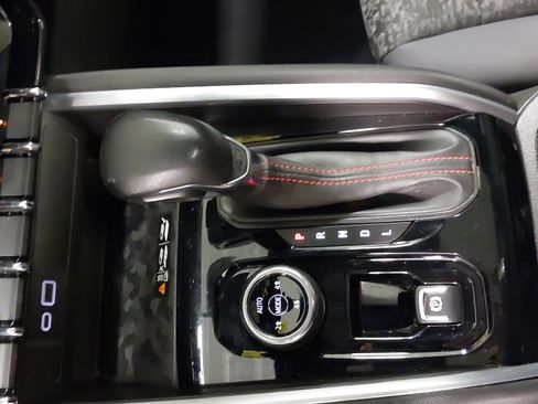 Used 2024 Chevrolet Colorado Z71 w/ Z71 Convenience Package 2 image 21