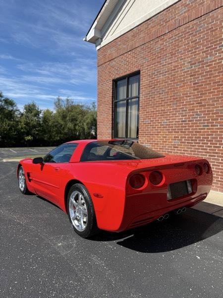 Used 2004 Chevrolet Corvette Coupe RWD image 3