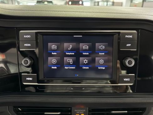 Used 2024 Volkswagen Jetta SE image 20