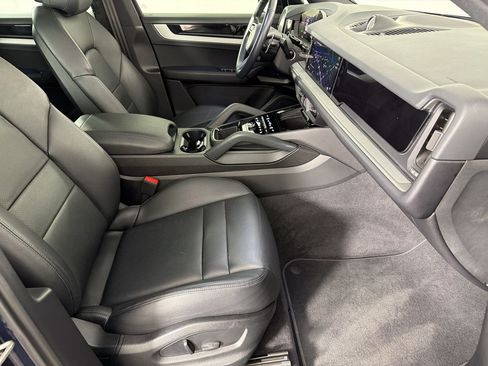 Certified 2024 Porsche Cayenne AWD/4WD image 26