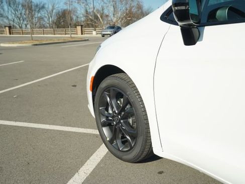 New 2026 Chrysler Pacifica Select image 38