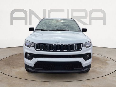 Used 2024 Jeep Compass Latitude image 8