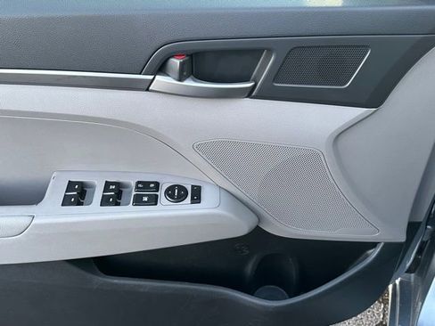 Used 2017 Hyundai Elantra SE image 19