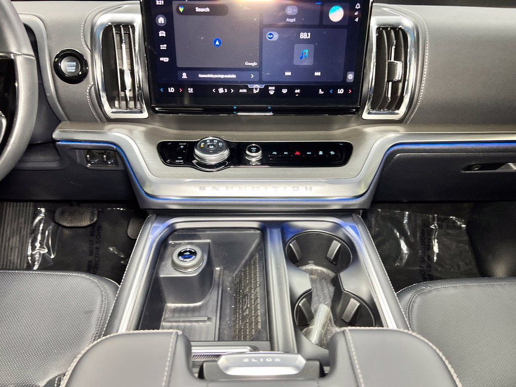 Used 2025 Ford Expedition Platinum w/ Driver's Package AWD/4WD image 14