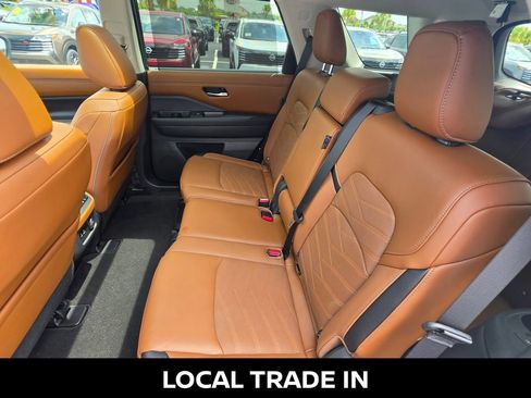 Certified 2025 Nissan Pathfinder Platinum w/ Cargo Package FWD image 16