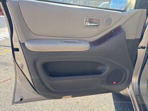 Used 2005 Toyota Highlander Limited image 18