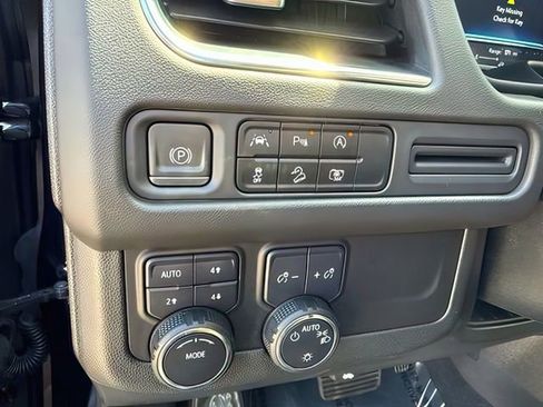 Used 2023 Chevrolet Tahoe Z71 w/ Luxury Package AWD/4WD image 19
