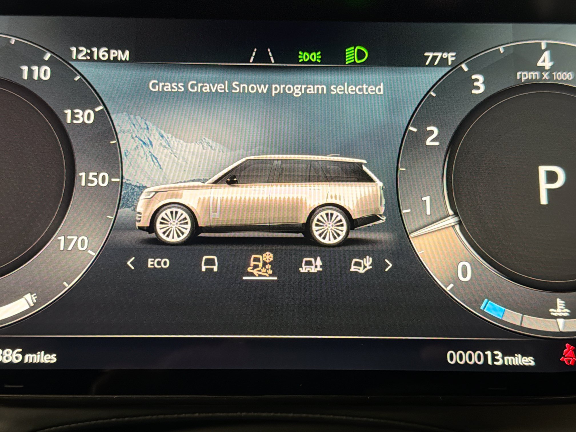 New 2027 Land Rover Range Rover Long Wheelbase SE AWD/4WD image 32