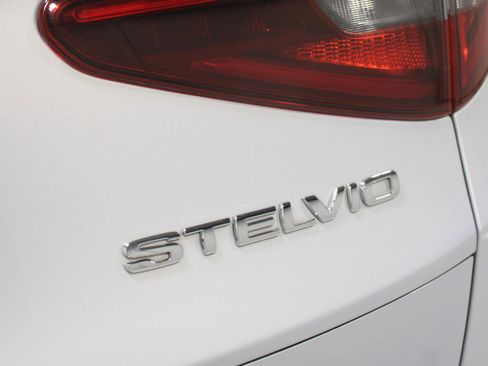 Used 2021 Alfa Romeo Stelvio Sprint w/ Sun & Sound Package AWD/4WD image 22