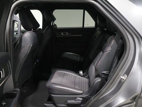 Used 2025 Ford Explorer ST-Line w/ ST-Line Street Pack AWD/4WD image 16