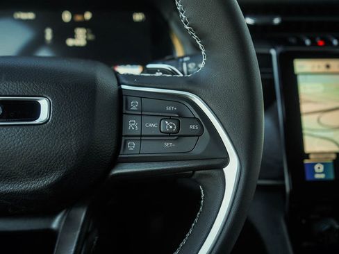 New 2025 Jeep Grand Cherokee Limited w/ Black Appearance Package image 22